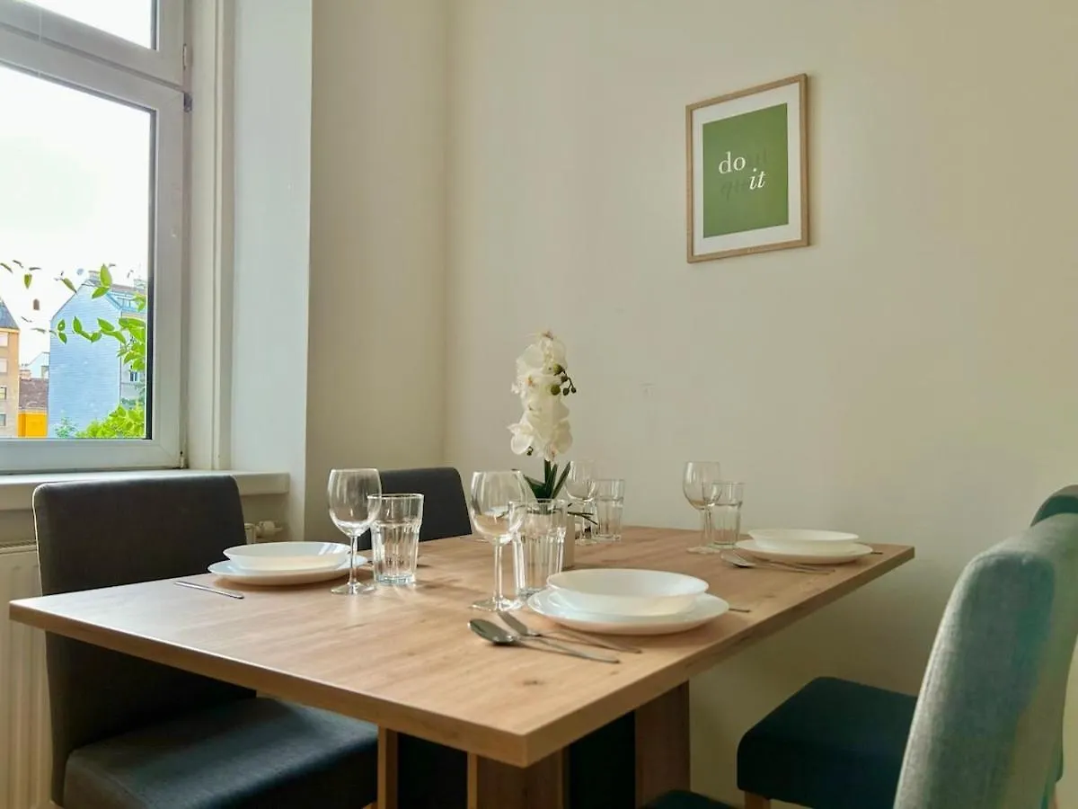 Long Term Stylish Apartment With Free Parking ウィーン 0*,